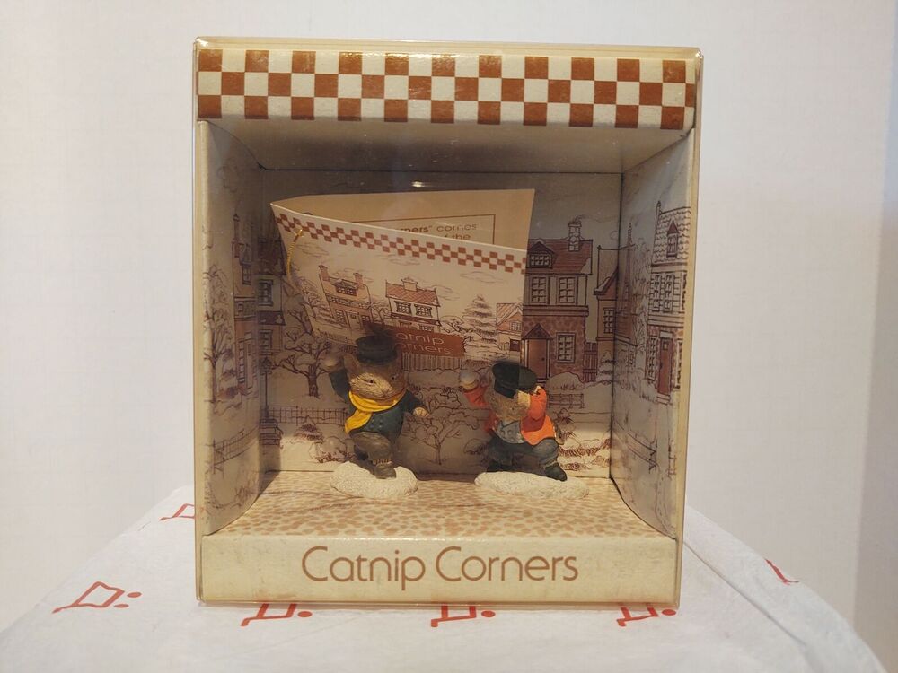 Catnip Corners - Snowball Fight Figurine